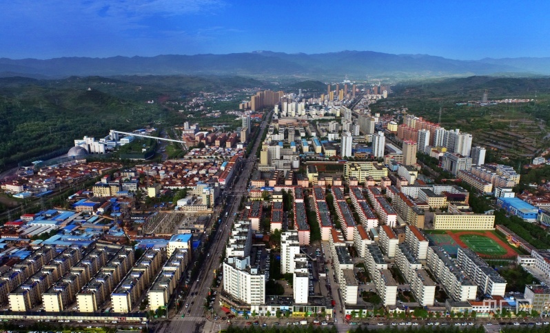 华亭市最新发展与变革揭秘，城市新面貌探寻之旅